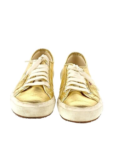 40 Beden Superga Spor Ayakkabı %70 İndirimli.