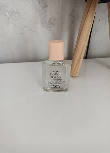 Zara Nude Bouquet