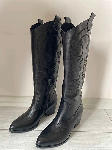 stradivarius siyah kovboy çizme