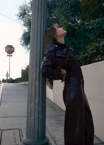 Zara Hayvan Desenli Düz Kesim Suni Deri Pantolon - Görsel 4