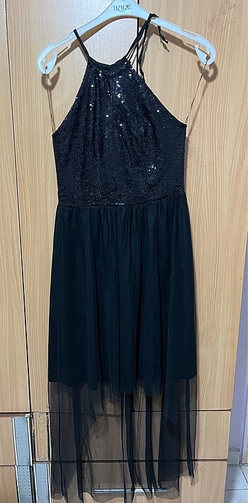 Pullu halter yaka elbise