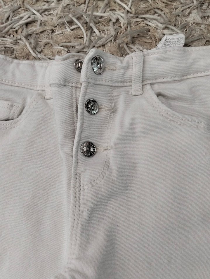 Düğmeli Beyaz Midi Kadın Kot Pantolon - Görsel 3