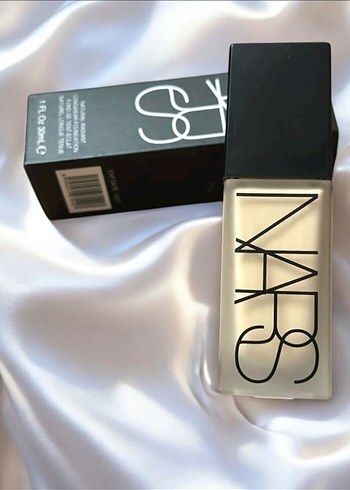 NARS Mat Sıvı Fondöten - Koyu Bej