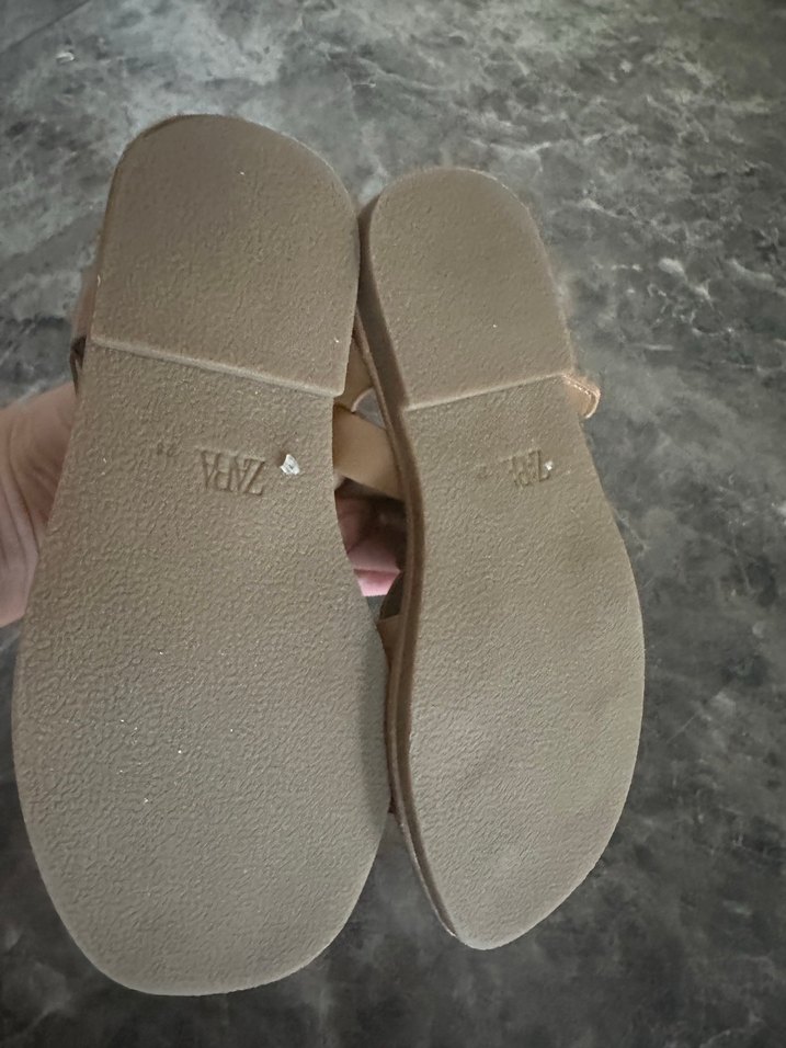 Bej Çiçek Detaylı Dolgu Topuklu Sandalet - Görsel 3