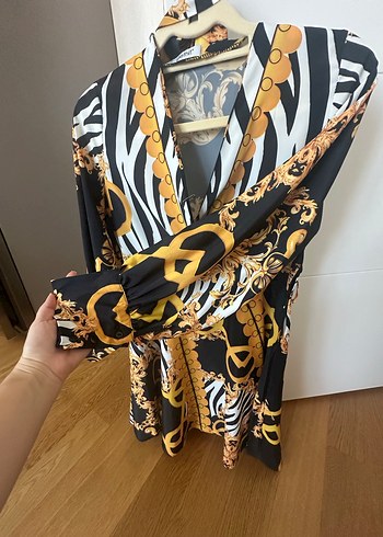 Zebra Desenli Zincir Detaylı saten elbise - Görsel 3