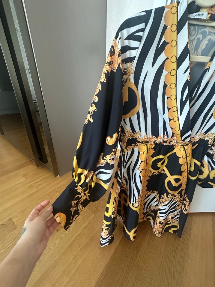 Zebra Desenli Zincir Detaylı saten elbise - Görsel 2