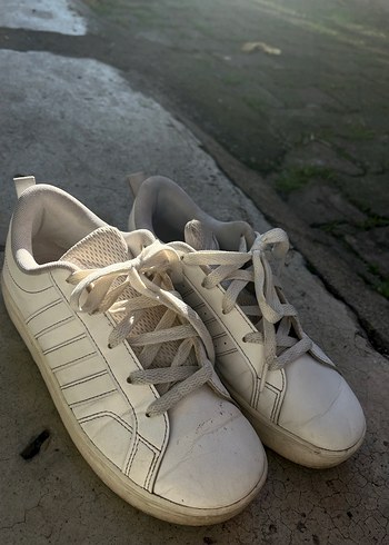 Adidas Beyaz Bağcıklı Kadın Spor Ayakkabı - Görsel 3