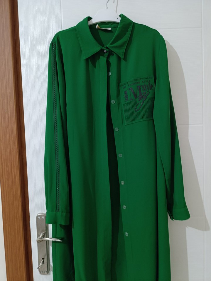 Düğmeli Uzun Yeşil Kadın Tunik - Görsel 2