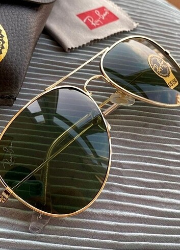 RAY BAN