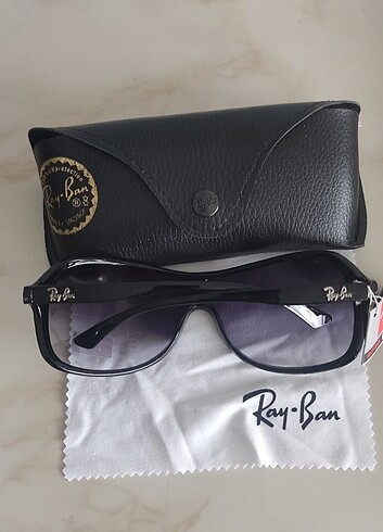 RAY BAN 