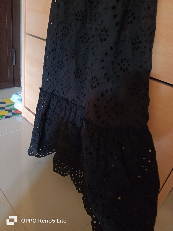 Nakışlı Fırfırlı Siyah Midi elbise - Görsel 4