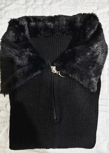 Siyah Kürklü V Yaka Kazak - Görsel 3