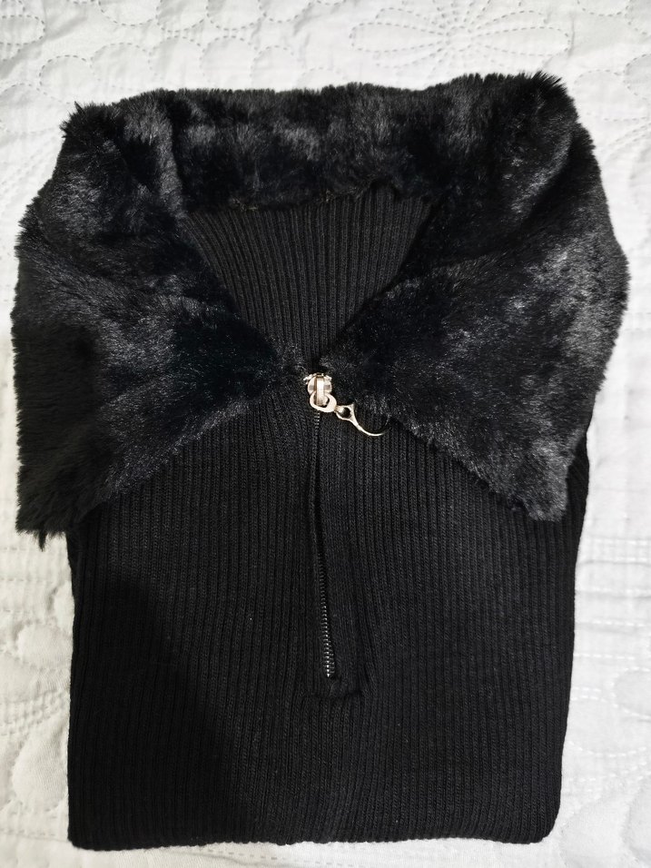 Siyah Kürklü V Yaka Kazak - Görsel 3