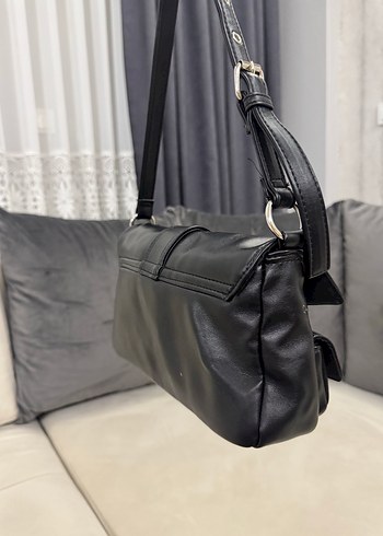 Stradivarius Kemer Detaylı Siyah Deri Kadın Çanta - Görsel 3