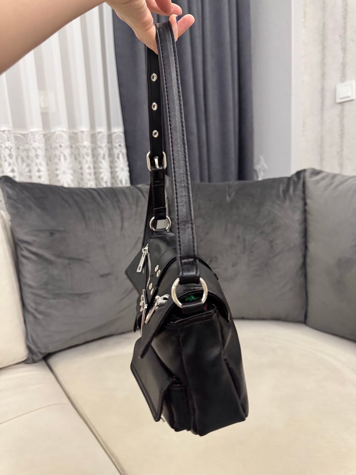 Stradivarius Kemer Detaylı Siyah Deri Kadın Çanta - Görsel 5