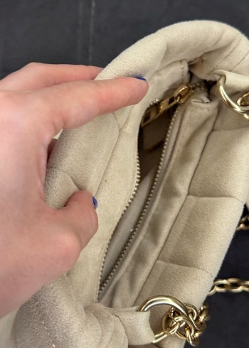 Bershka Zincir Detaylı Bej Süet Kadın Çanta - Görsel 7