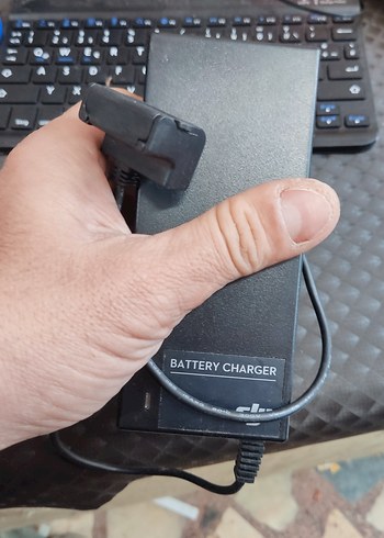 DJI Siyah Batarya Şarj Cihazı 12.6V 4A - Görsel 4