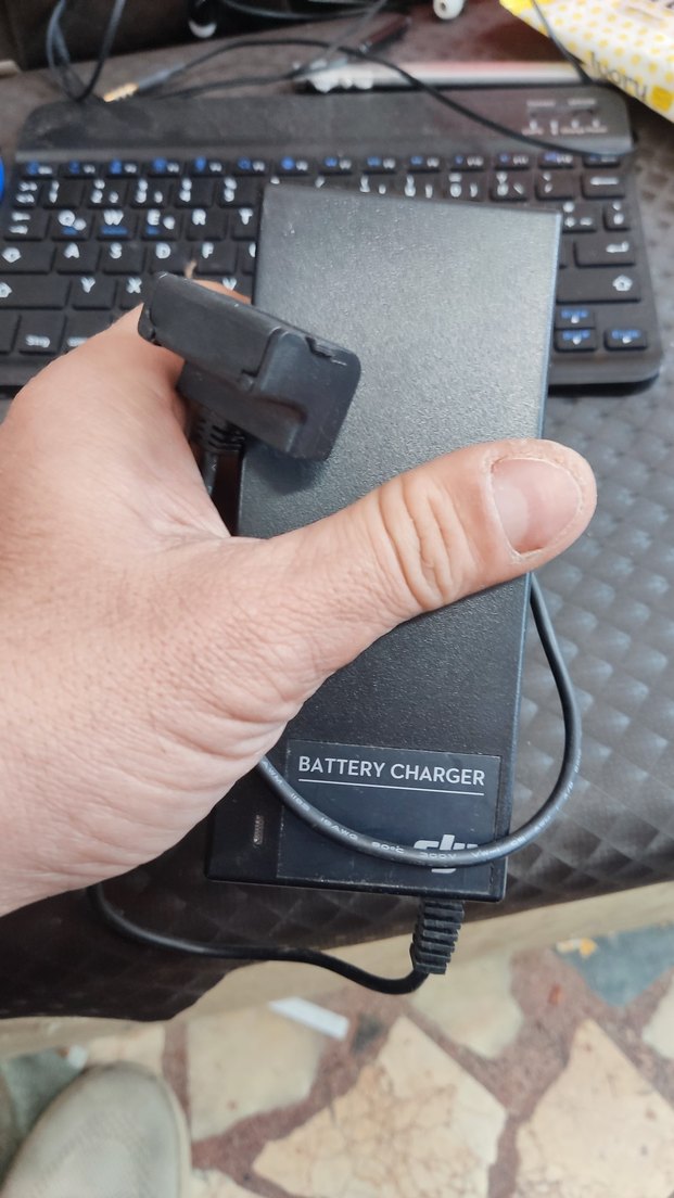 DJI Siyah Batarya Şarj Cihazı 12.6V 4A - Görsel 4