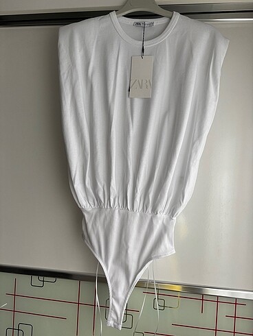 Zara vatkalı body