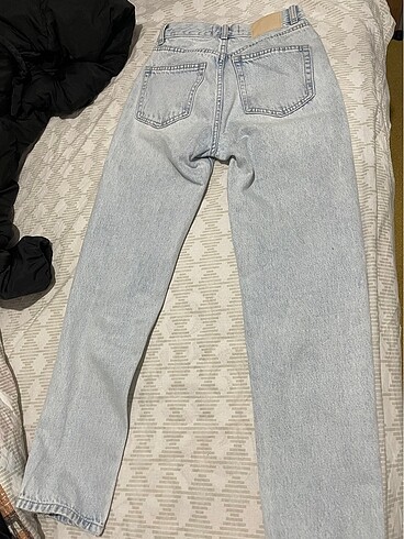32 Beden mavi Renk Pull and Bear mom jean