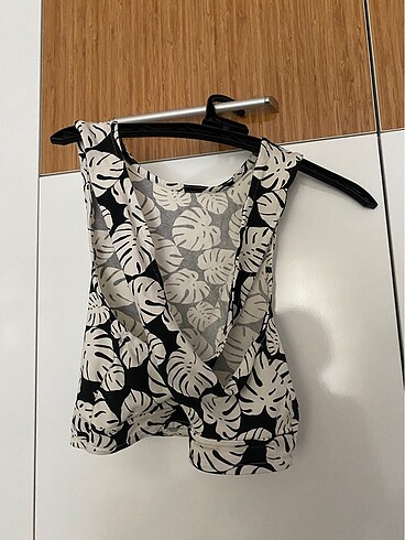 Pull and Bear sırt dekolteli üst