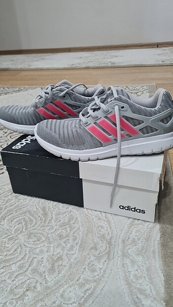 40 Beden Adidas spor ayakkabı