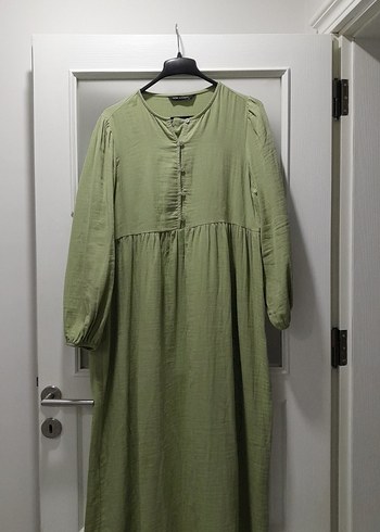 LC Waikiki Adacayi Yesili Rahat Uzun Muslin Kumas Elbise