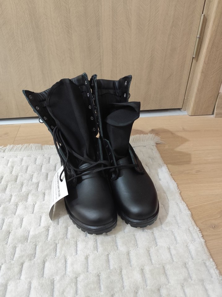 siyah erkek bot - Görsel 2