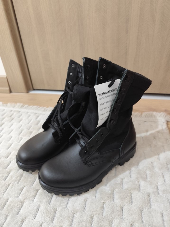 siyah erkek bot - Görsel 4