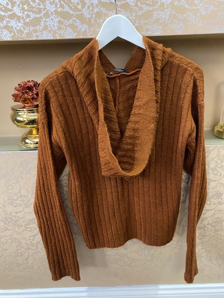 Kahverengi Kapüşonlu Örgü Kadın Kazak - Görsel 3