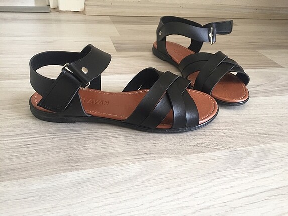 sandalet taba rengi ve numaraları mevcuttur