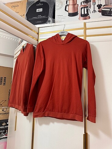 Sweatshirt