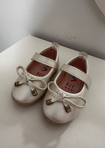 Kız Çocuk Beyaz Tokalı Babet Ayakkabı - Görsel 2