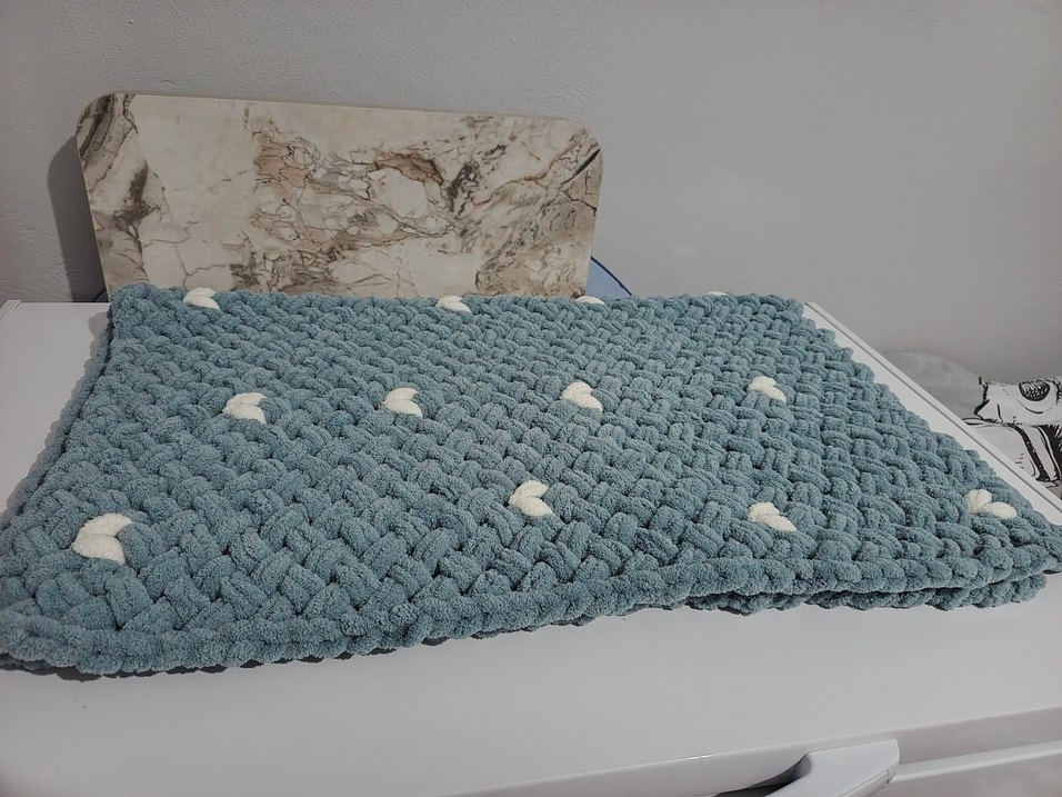 Gri Nakışlı Örgü Çocuk Battaniyesi - Görsel 2