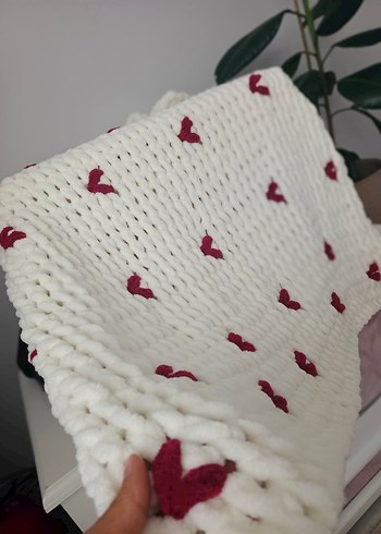 Beyaz Nakışlı Örgü Battaniye - Görsel 3