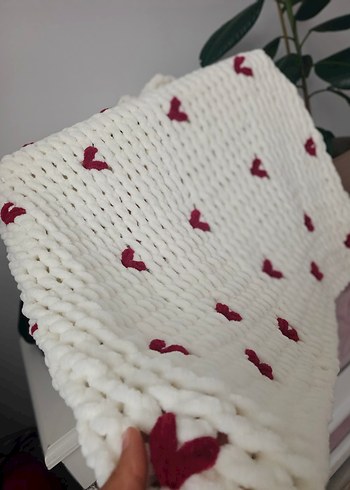 Beyaz Nakışlı Örgü Battaniye - Görsel 4