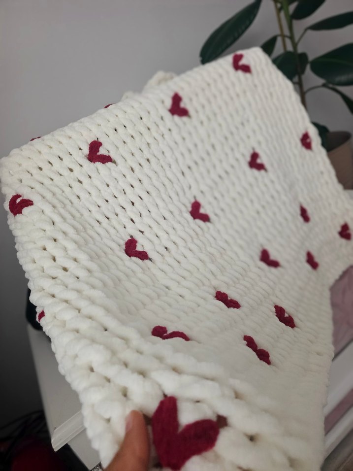 Beyaz Nakışlı Örgü Battaniye - Görsel 4