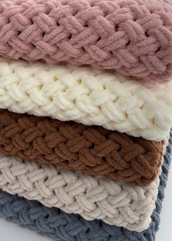 Nakışlı Kırmızı Renkli Battaniye - Görsel 3