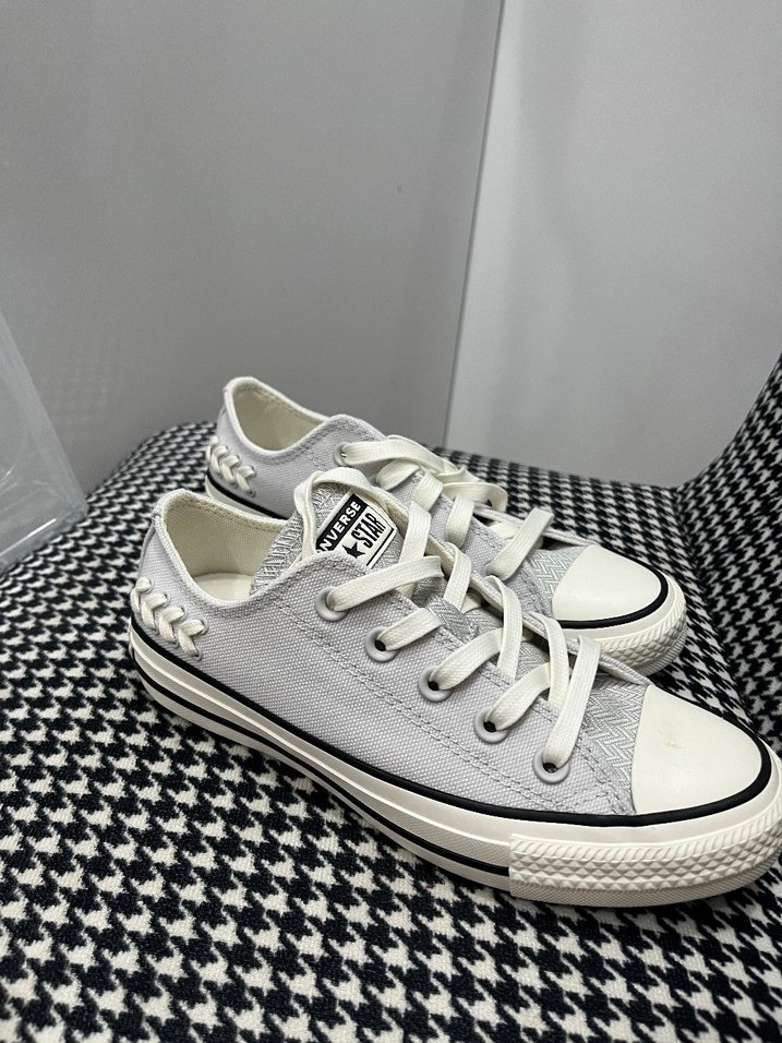 Beyaz Nakışlı Bağcıklı Kadın Spor Ayakkabı Converse - Görsel 2