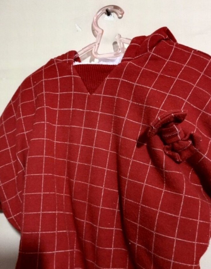 Kız Çocuk Kırmızı Kareli Kapişonlu Panço - Görsel 2