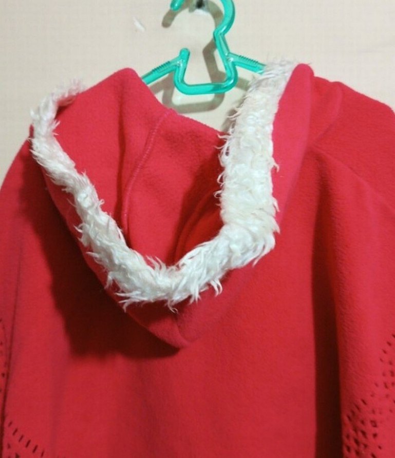 Kız Çocuk Kırmızı Nakışlı Kapüşonlu Panço - Görsel 5