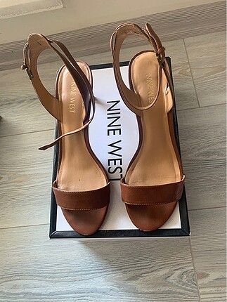 Ninewest kahverengi deri topuklu ayakkabı
