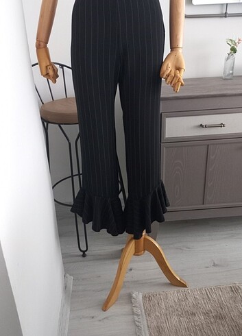 BERSHKA VOLANLI KUMAS PANTOLON 