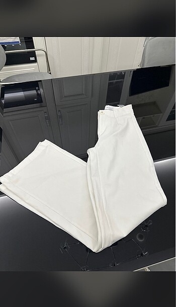 BERSHKA beyaz pantolon