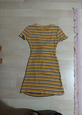 m Beden sarı Renk Bershka göbek dekolteli m beden elbise