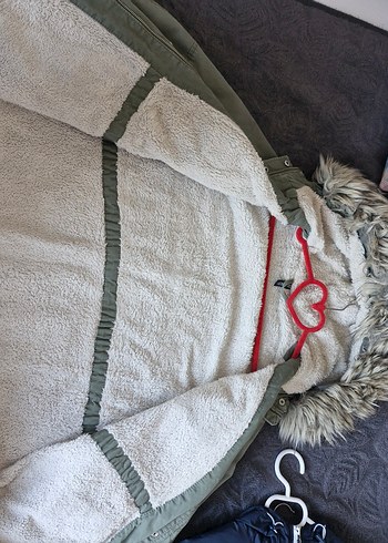 haki yesili Midi Kadın Kışlık Ceket, Kürklü Kapüşonlu H&M marka - Görsel 4