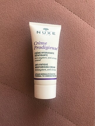 Nuxe nemlendirici bakım kremi