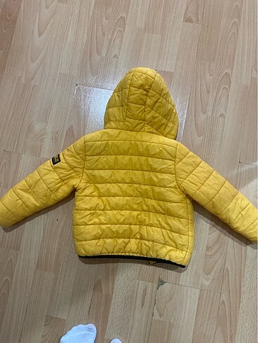 5 Yaş Beden sarı Renk 5-6 yaş çocuk montu