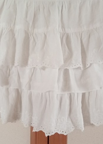 Mudo Beyaz Fırfırlı Mini fistolu Etek