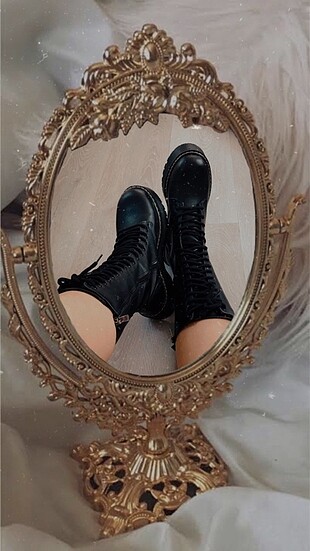 Dr. Martens Bağcıklı postal çizme